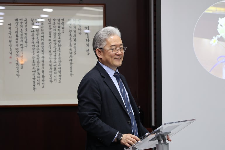 자인연구소 최원호 대표가 2026년 '청춘어람 프로젝트' 계획을 설명하고 있다.