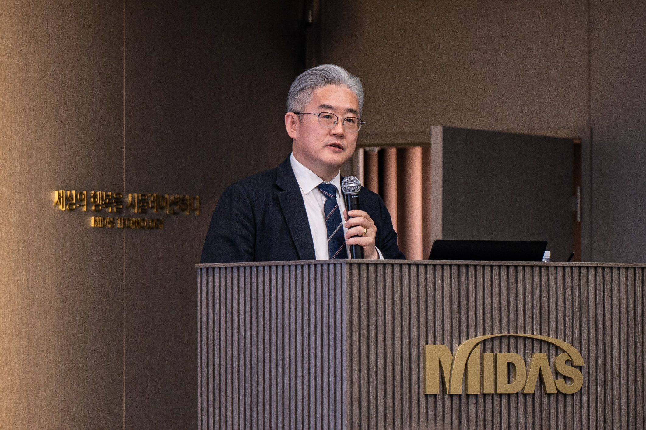 SE-e1bd9743-cc37-4d09-9139-3c6480315208